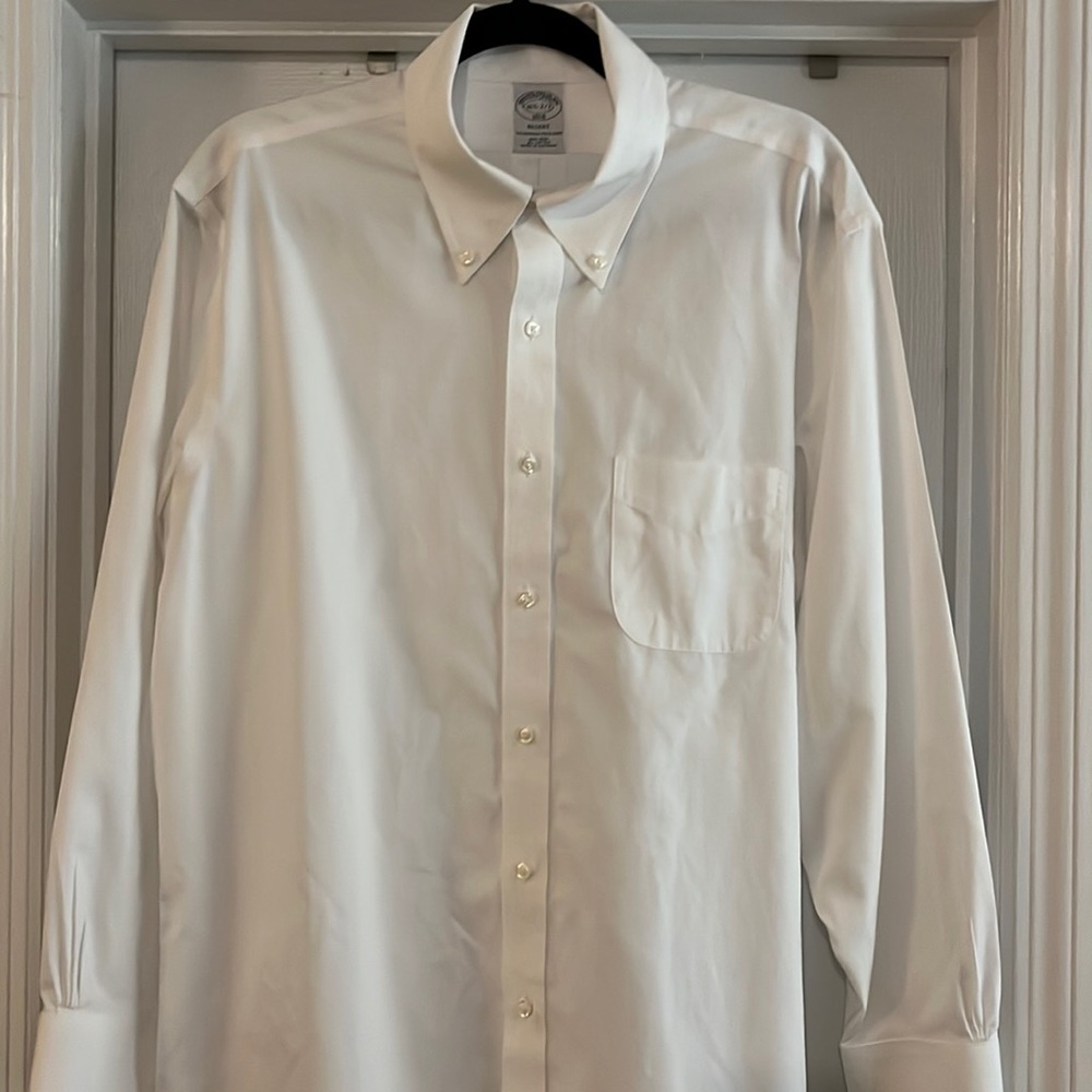 Brooks Brothers dress shirt. Button collar. Regent fit. 16.5 32/33